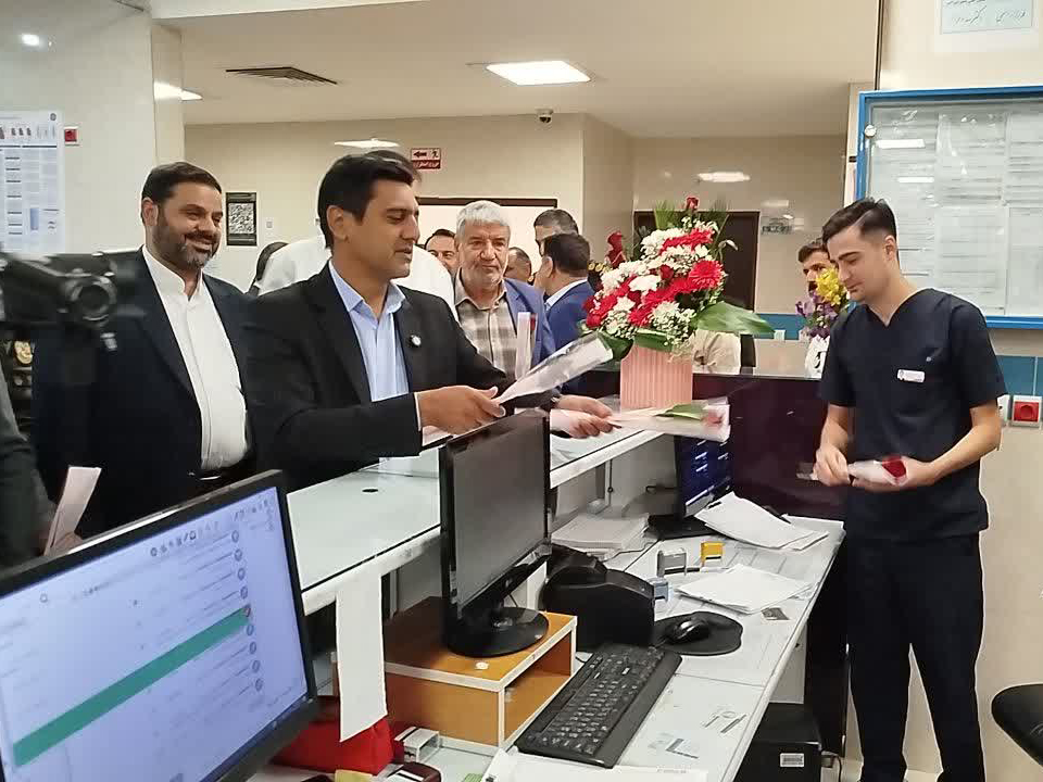 دیدار شهردار و اعضای شورای شهر و مسئولین شهرستان در بیمارستان امیرالمومنین (ع)به مناسبت روز پرستار