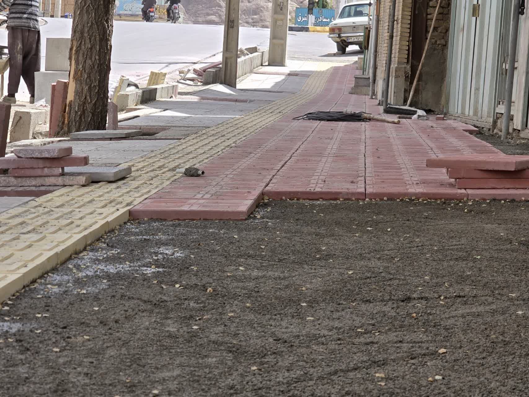 آغاز عملیات موزاییک فرش در خیابان ابوذر
