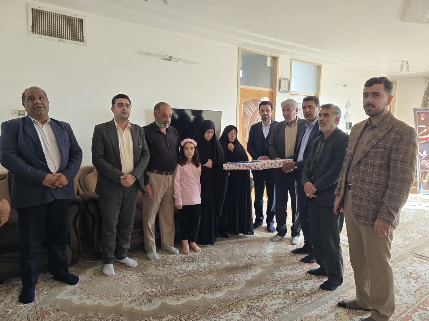 دیدار شهردار و اعضای شورای اسلامی شهرضا با خانواده شهید سرهنگ پاسدار شعیب بهرامی
