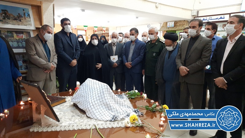 رونمایی دو کتاب دفاع مقدس از نویسندگان شهرضایی