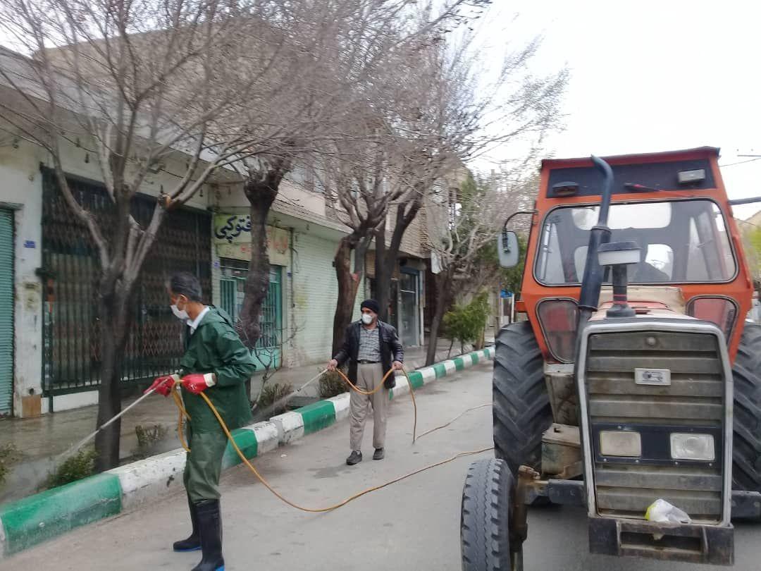 گزارش تصویری ضد عفونی کردن معابر و اماکن عمومی در راستای مقابله با کرونا