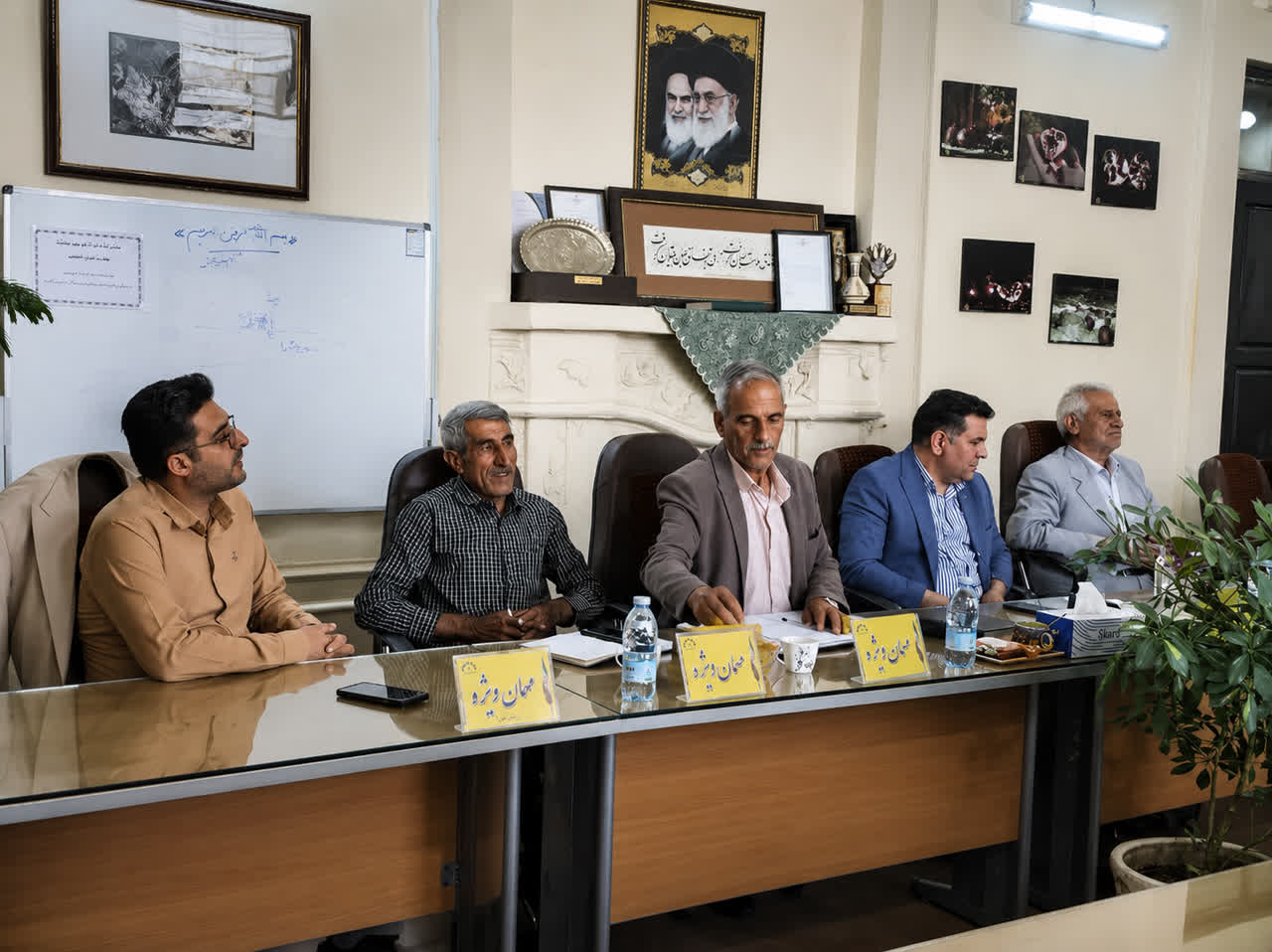 بررسی مسائل و مطالبات مدیریت شهری شهرضا در نشست با دکتر قاسمی نماینده مردم در مجلس (1)