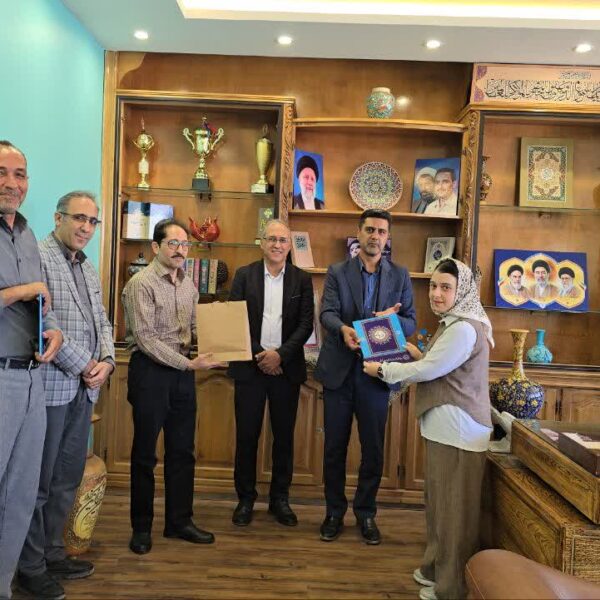 تقدیر شهردار شهرضا از هنرجویان طراح المان‌های شهری