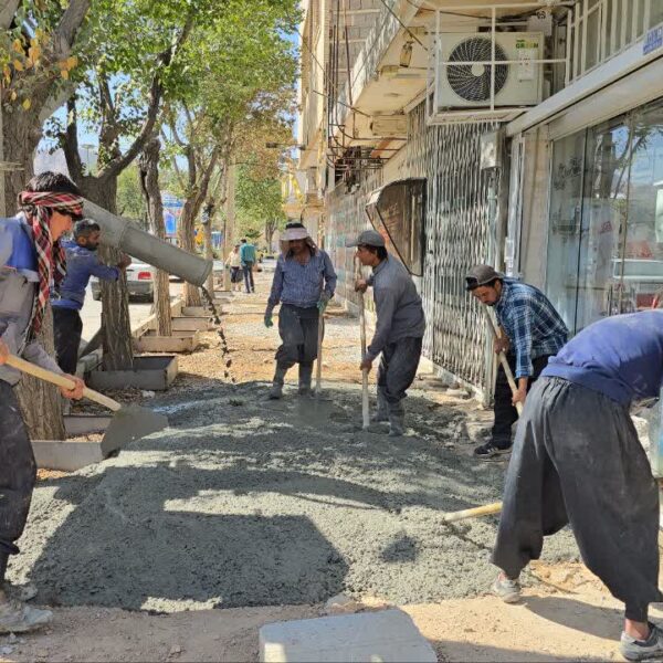 گام تازه در بهسازی خیابان حکیم نصرالله؛ اجرای عملیات بتن ریزی پیاده‌روها