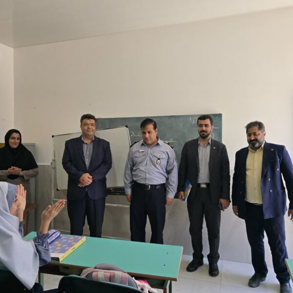 تجلیل از فرزندان آتش‌نشانان شهرضا به مناسبت روز آتش‌نشان و ایمنی