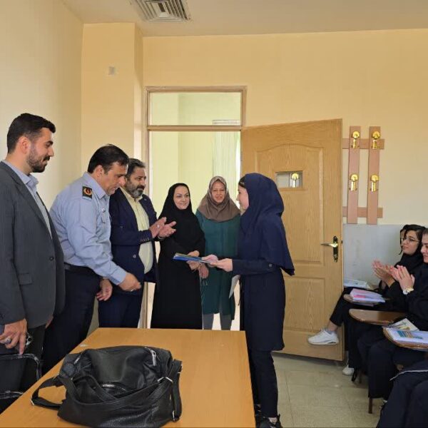 تجلیل از فرزندان آتش‌نشانان شهرضا به مناسبت روز آتش‌نشان و ایمنی