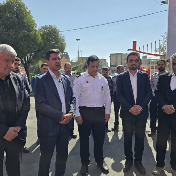 تجلیل شهردار و اعضای شورای اسلامی شهرضا از آتش‌نشانان به مناسبت روز آتش‌نشانی و ایمنی