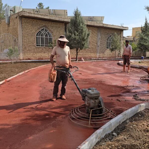 تداوم عملیات عمرانی و بتن‌ریزی در پارک ثارالله
