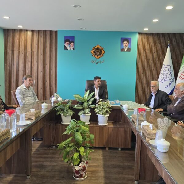 دیدار جمعی از بازنشستگان شهرداری شهرضا با شهردار و تبریک کسب عنوان شهرداری برتر استان