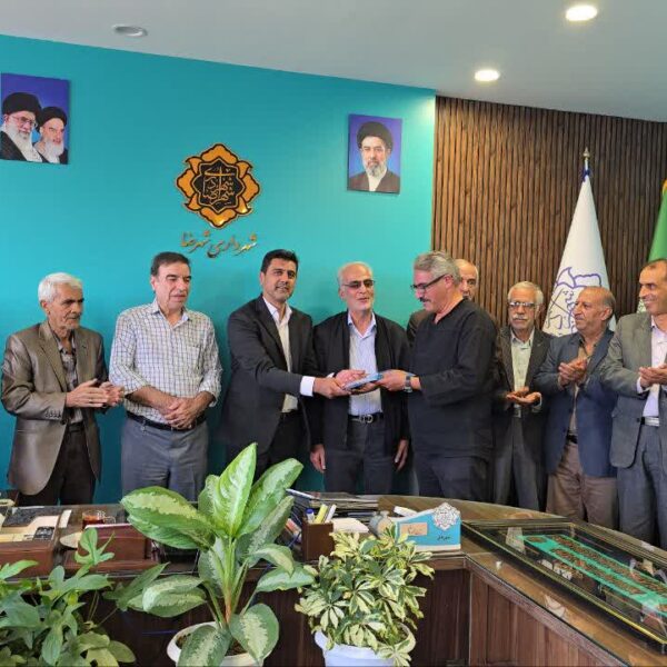 دیدار جمعی از بازنشستگان شهرداری شهرضا با شهردار و تبریک کسب عنوان شهرداری برتر استان